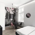 Deco Mariacka 8 *