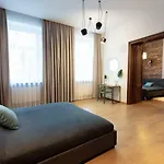 Deco Mariacka 8